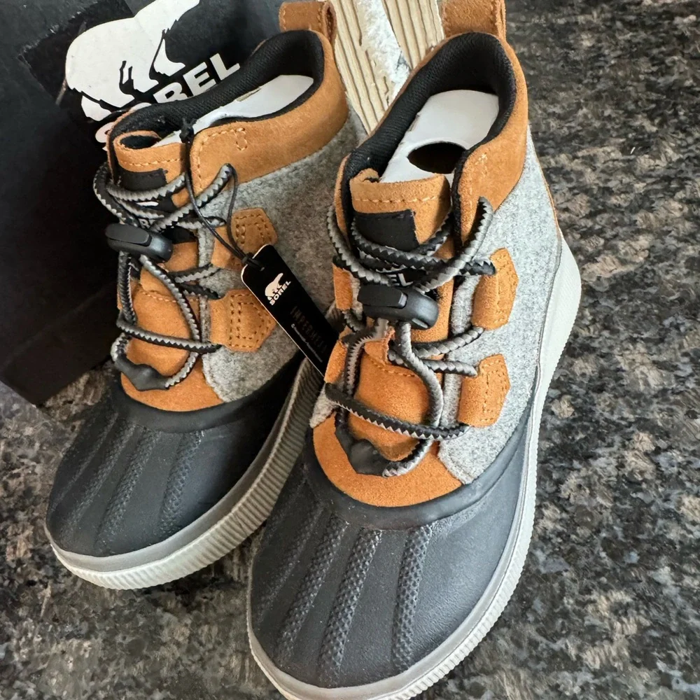 NEW SOREL Youth Size 3 Sorel Out N About IV Classic Waterproof Boots Winter Snow